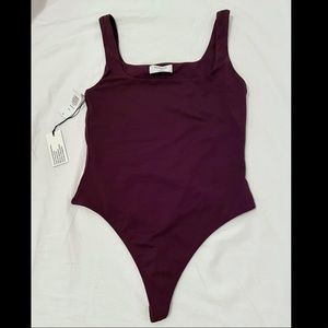 NWT aritzia babaton contour bodysuit square neck tank deep purple M